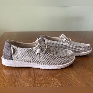 Wendy woven cream heydude shoes, Womens size 8